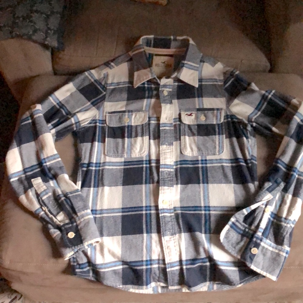 Men’s Hollister Flannel Shirt. Size Small. Great for the Fall and Winter.